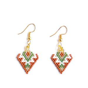 NWT / Embra Bead Project / Coffee Earrings ♥️